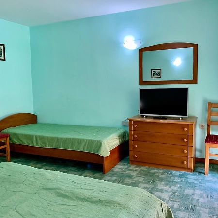 Sun House Hotel Trjavna Buitenkant foto