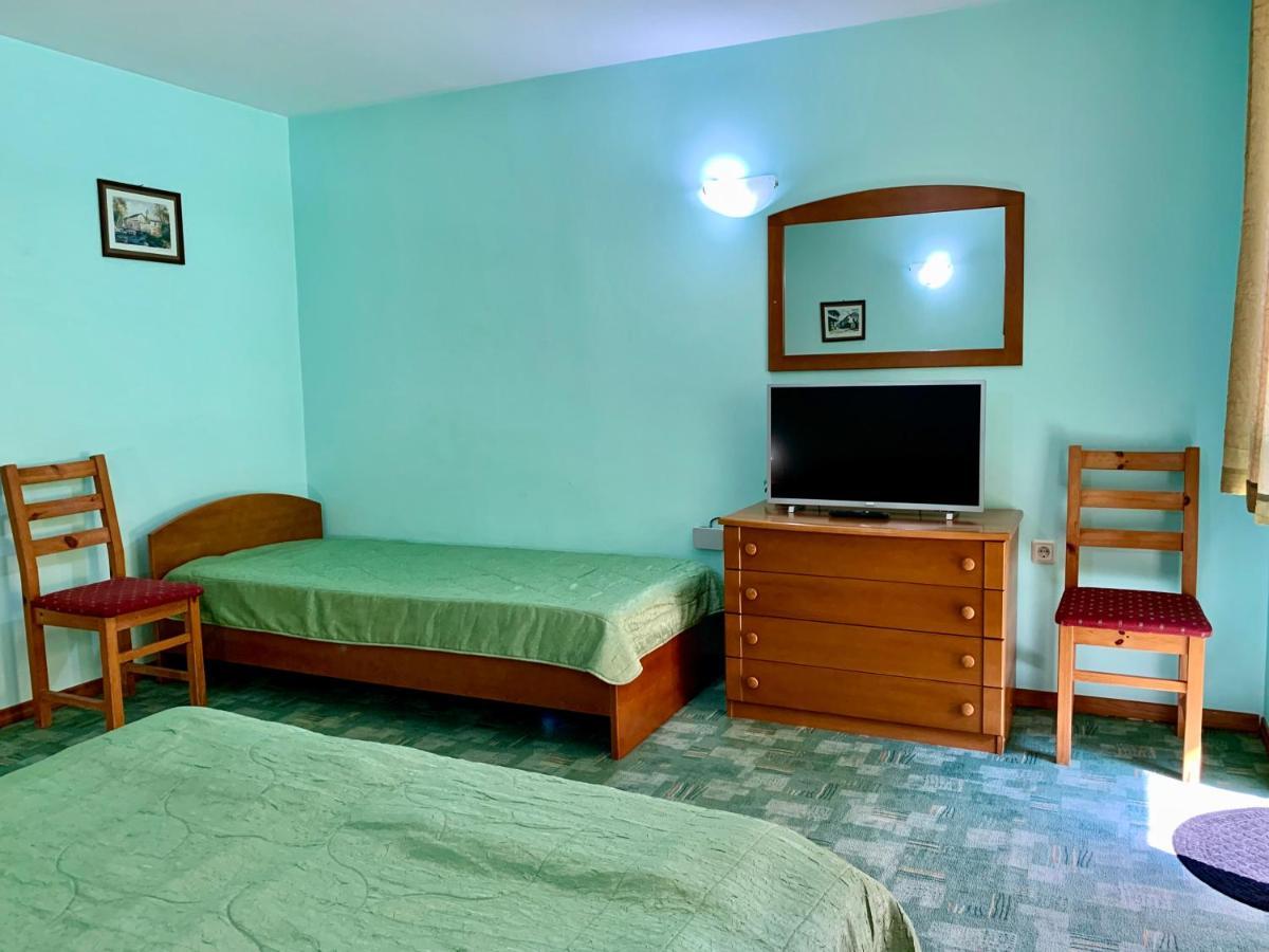Sun House Hotel Trjavna Buitenkant foto