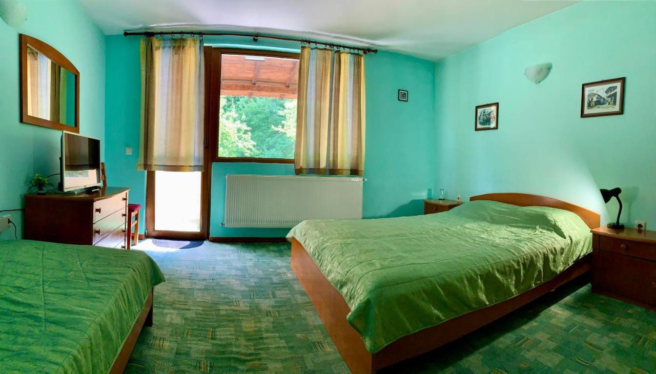 Sun House Hotel Trjavna Buitenkant foto